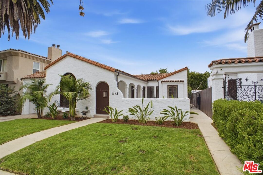 Property Photo: 1153 Hi Point St CA 90035