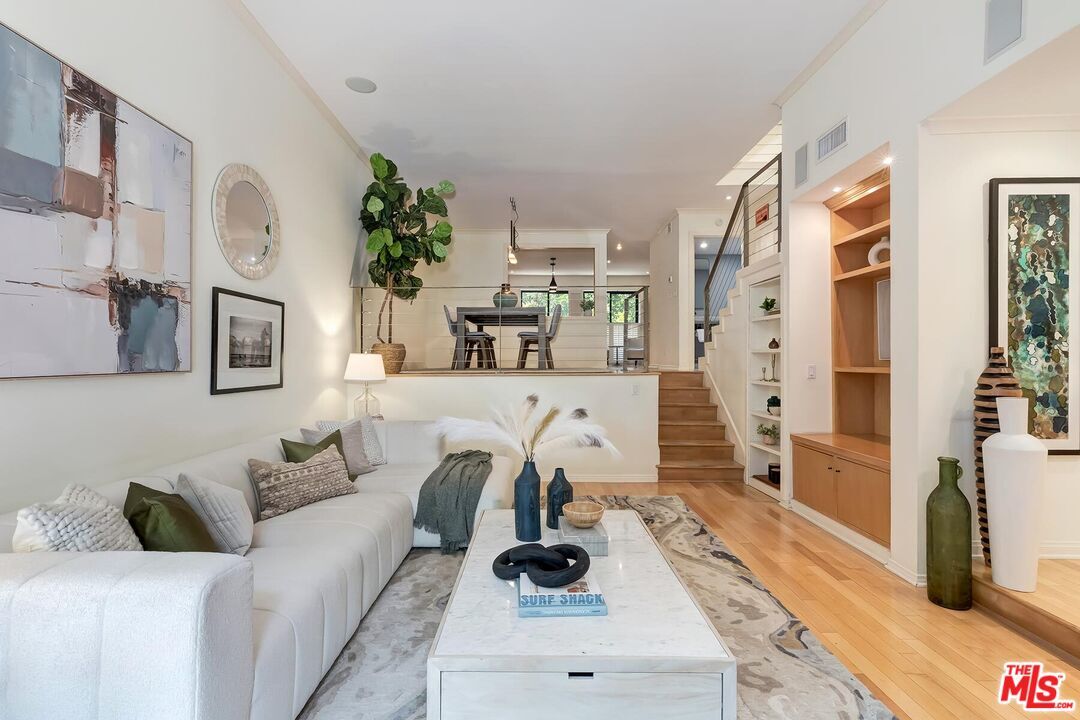 Property Photo:  323 San Vicente Blvd  CA 90402 