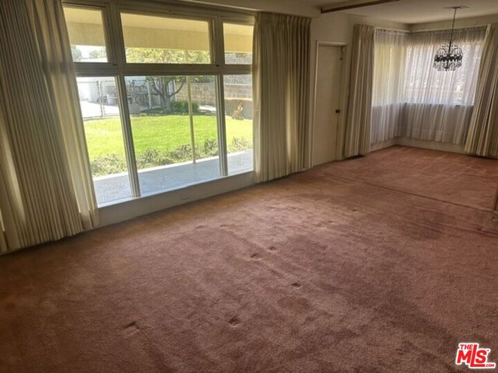 Property Photo:  3806 Carmona Ave  CA 90008 