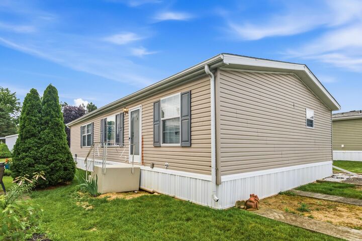Property Photo:  22 Birch Row Drive Drive  OH 43015 