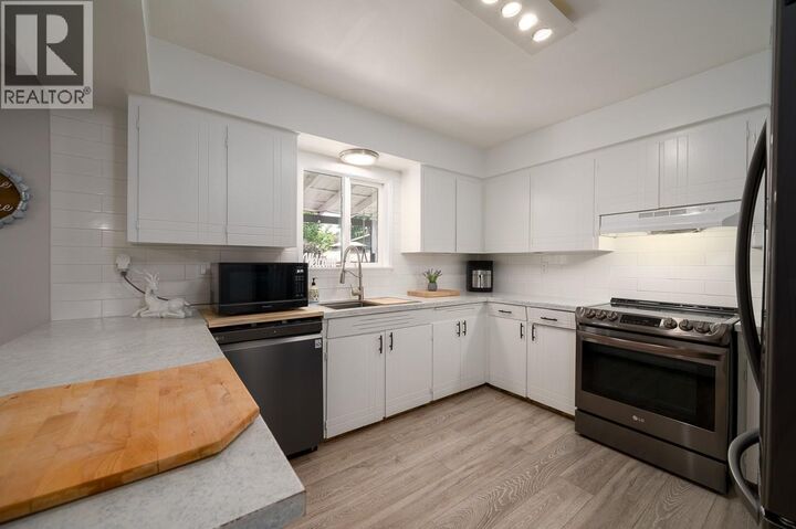 Property Photo: 2591 Fleetwood Avenue BC V2B 4T1