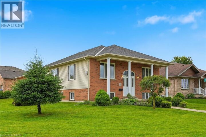 Property Photo:  900 Boyd Avenue  ON N4W 3V5 