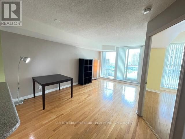 Property Photo: 1 Elm Drive West 1503 ON L5B 4M1