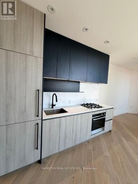 Property Photo: 2625 Dundas Street West 809 ON M6P 0C5