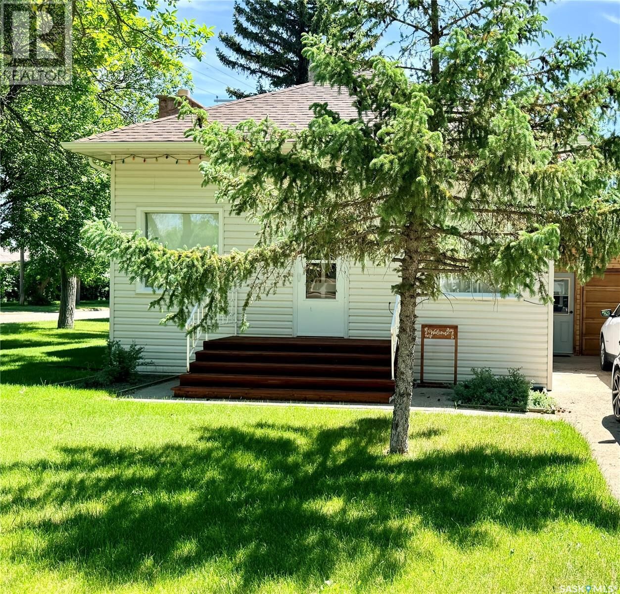 Property Photo: 201 3rd Street E SK S0N 0E1