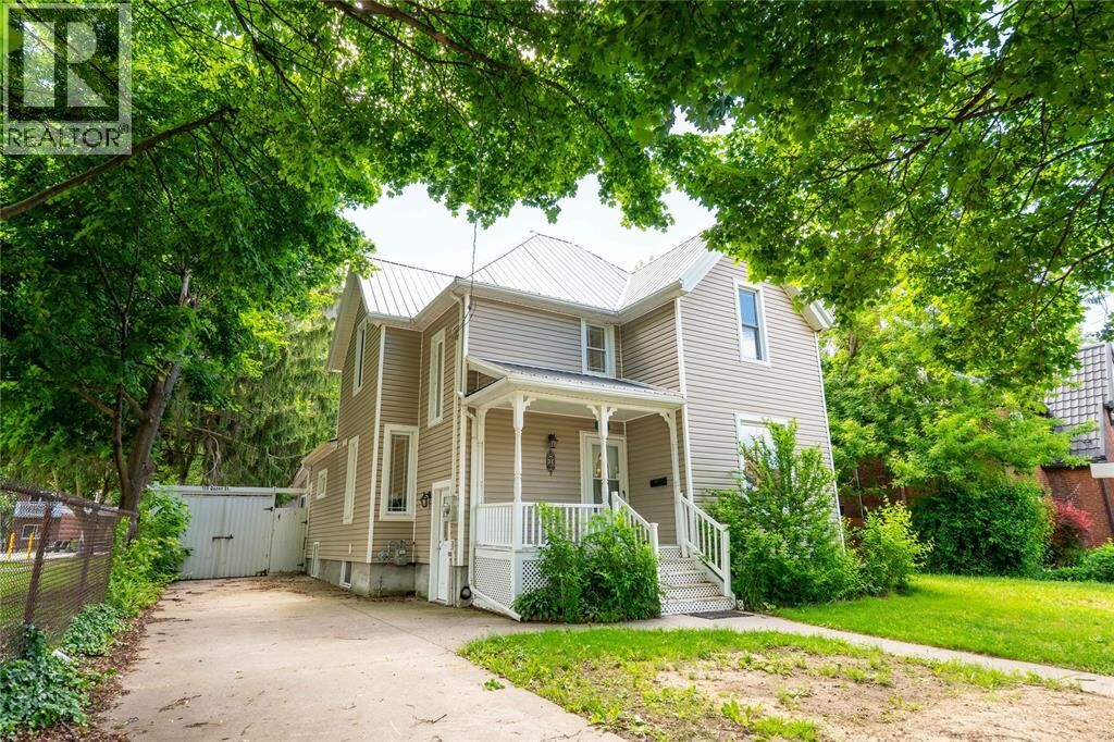 Property Photo: 156 Queen Street ON N7T 2R1