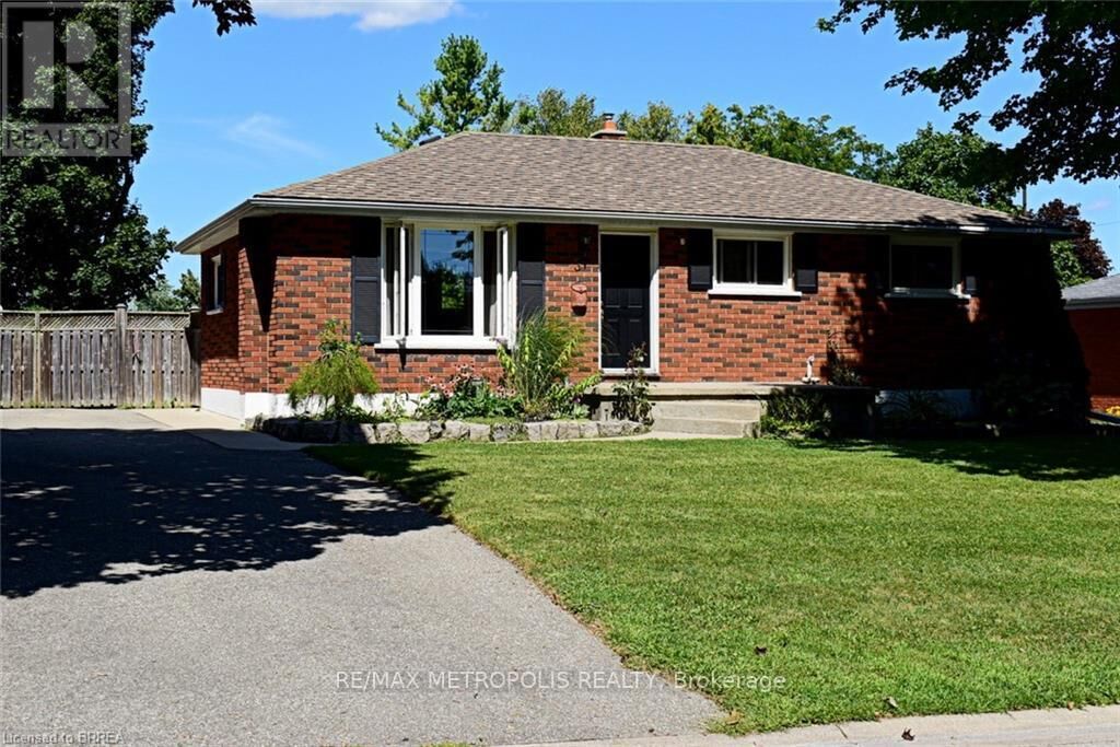 Property Photo:  5 McCammon Street Upper  ON N3L 1V8 