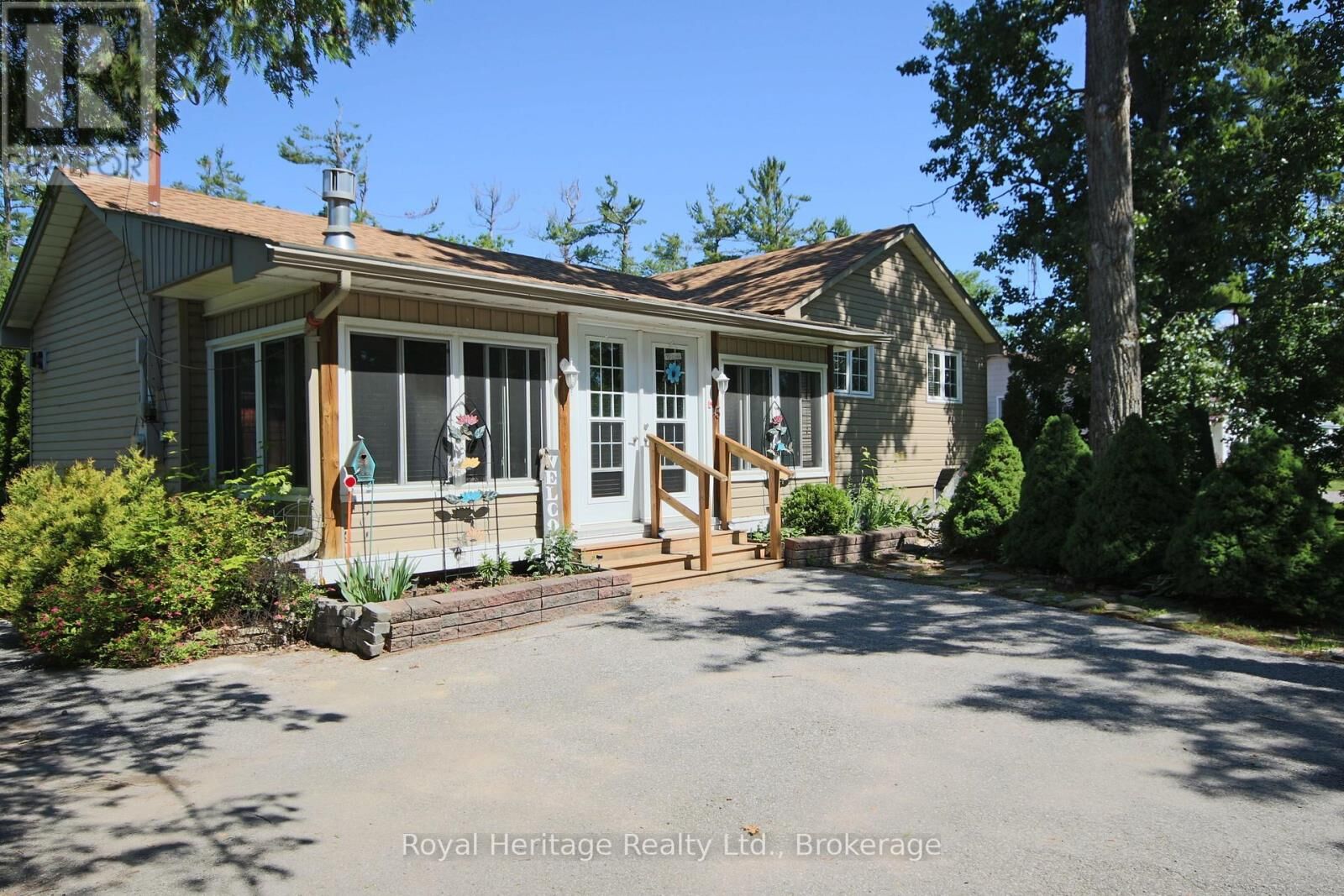 Property Photo: 15 Oakwood Drive ON K0M 1N0