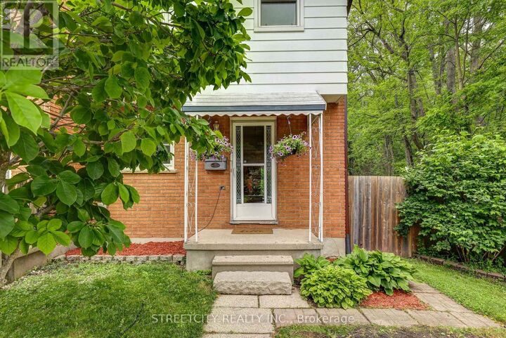 Property Photo: 81 Parkside Drive 5 ON N5R 3V1