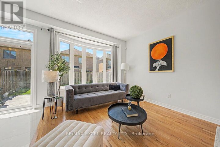 Property Photo: 33 Brown Lane ON L4A 0V1