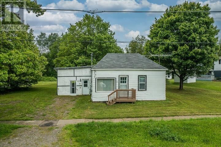 Property Photo:  196 Federation St S  ON P0R 1L0 