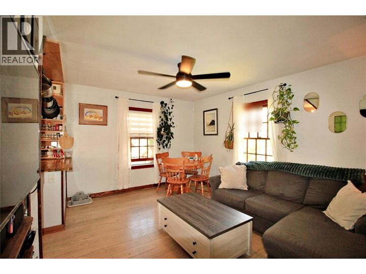 Property Photo: 865 Kipling Street BC V1R 2A5