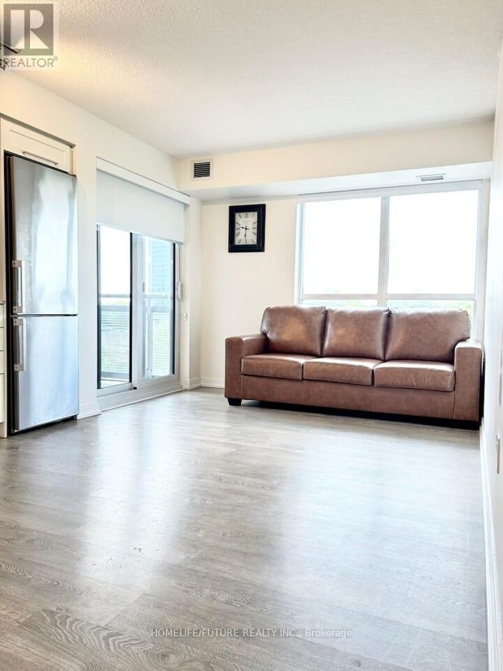 Property Photo:  275 Village Green Square 422  ON M1S 0L8 