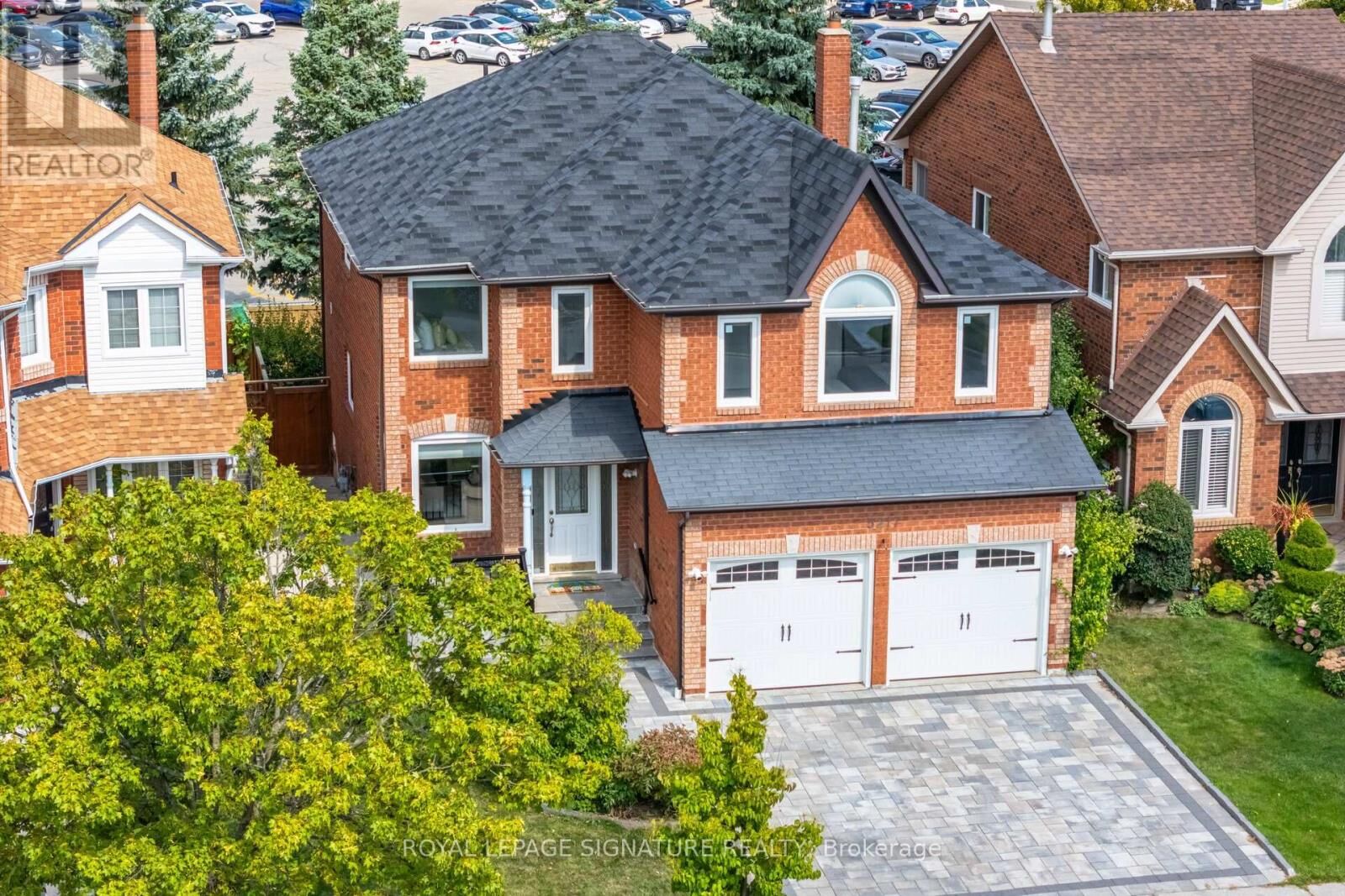 Property Photo: 5217 Fallingbrook Drive ON L5V 1N7
