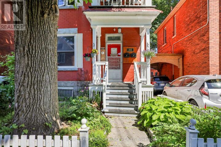 Property Photo: 205 Flora Street 2 ON K1R 5R6