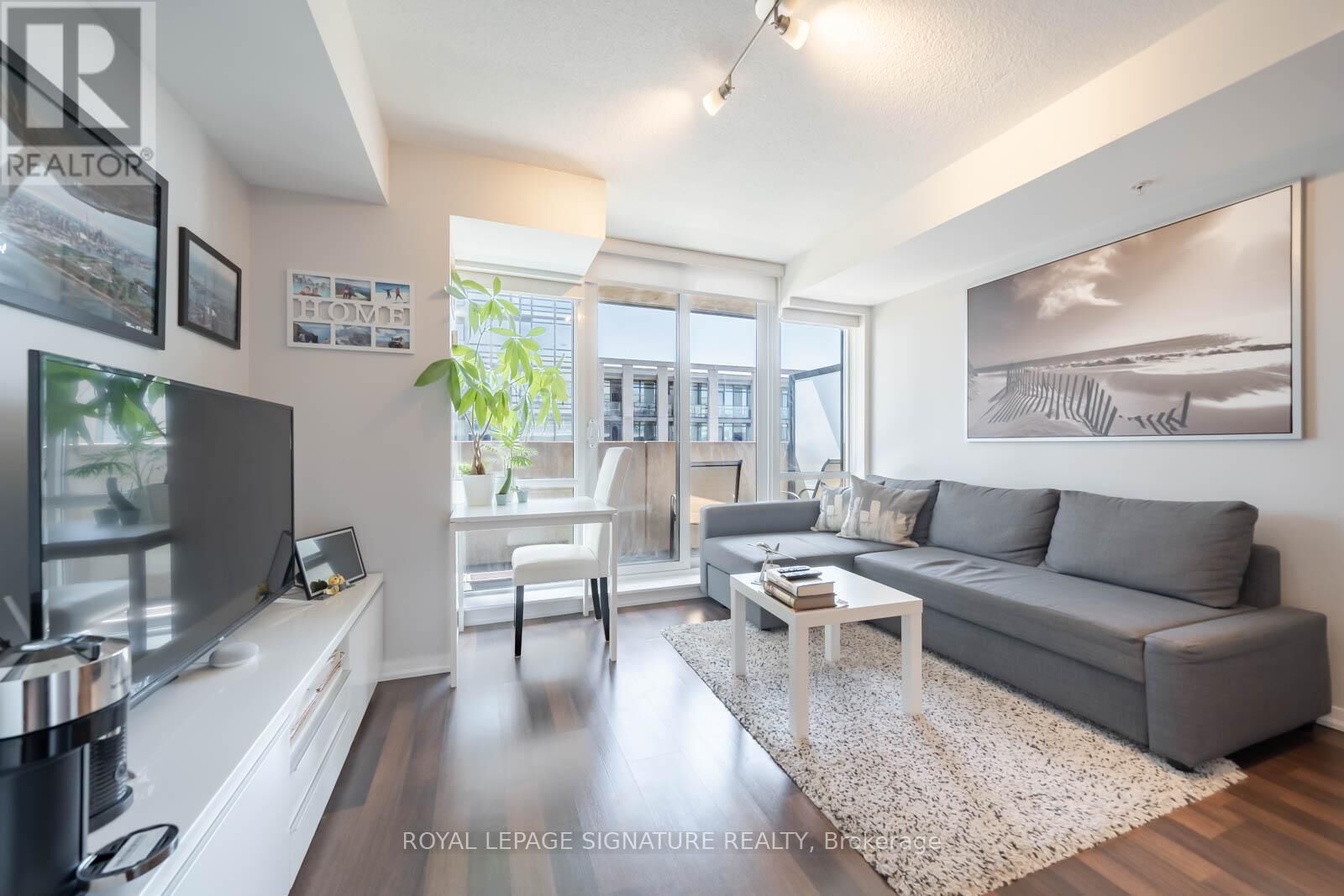 Property Photo:  20 Joe Shuster Way 1208  ON M6K 0A3 