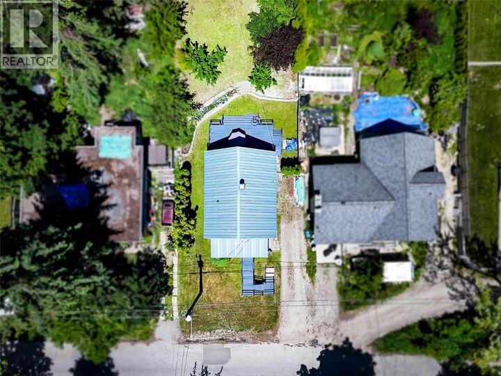 Property Photo: 2246 Kootenay Avenue BC V0G 1Y0