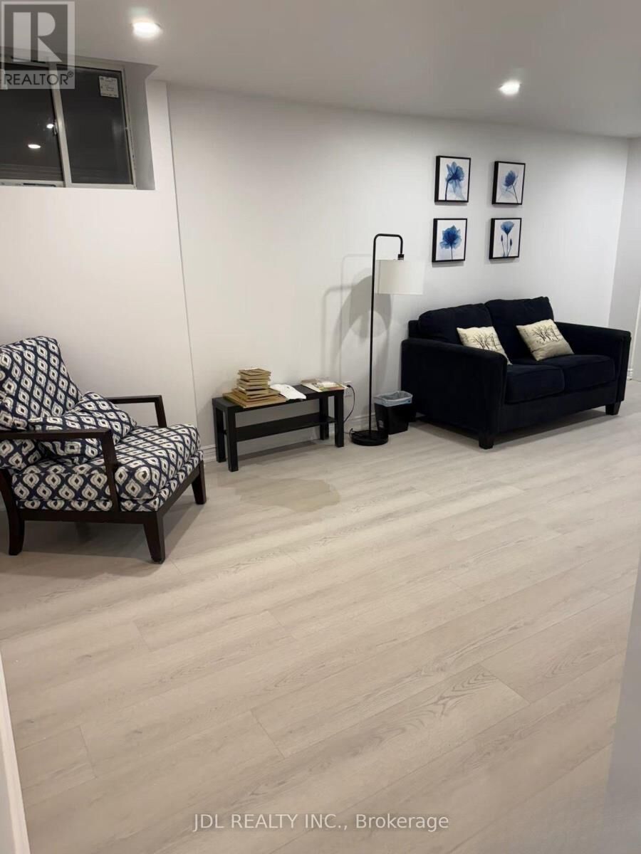 Property Photo:  133 Strathearn Avenue  ON L4B 2L2 