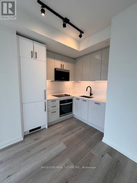 Property Photo:  280 Dundas Street West 1510  ON M5V 1G2 