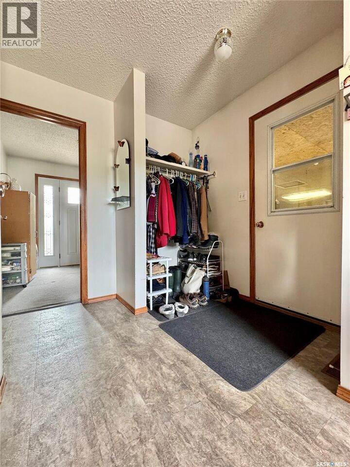 Property Photo: 136 Darlington Street E SK S3N 0E1
