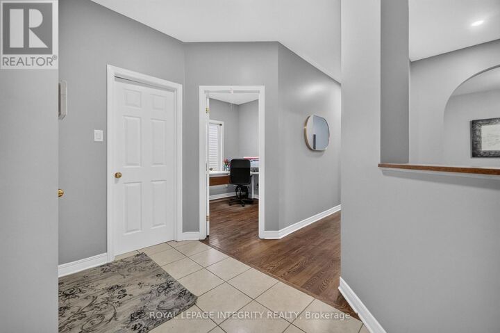 Property Photo: 29 Nortoba Crescent ON K2T 1G9