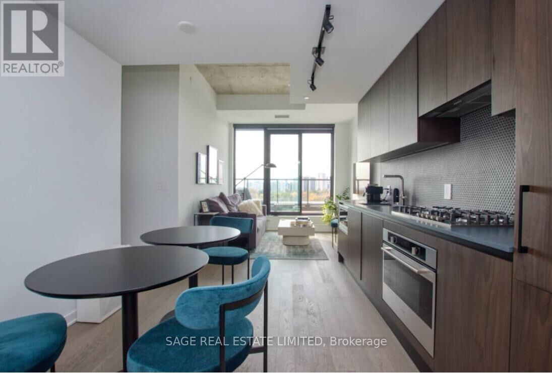 Property Photo:  2720 Dundas Street West 801  ON M6P 1Y2 
