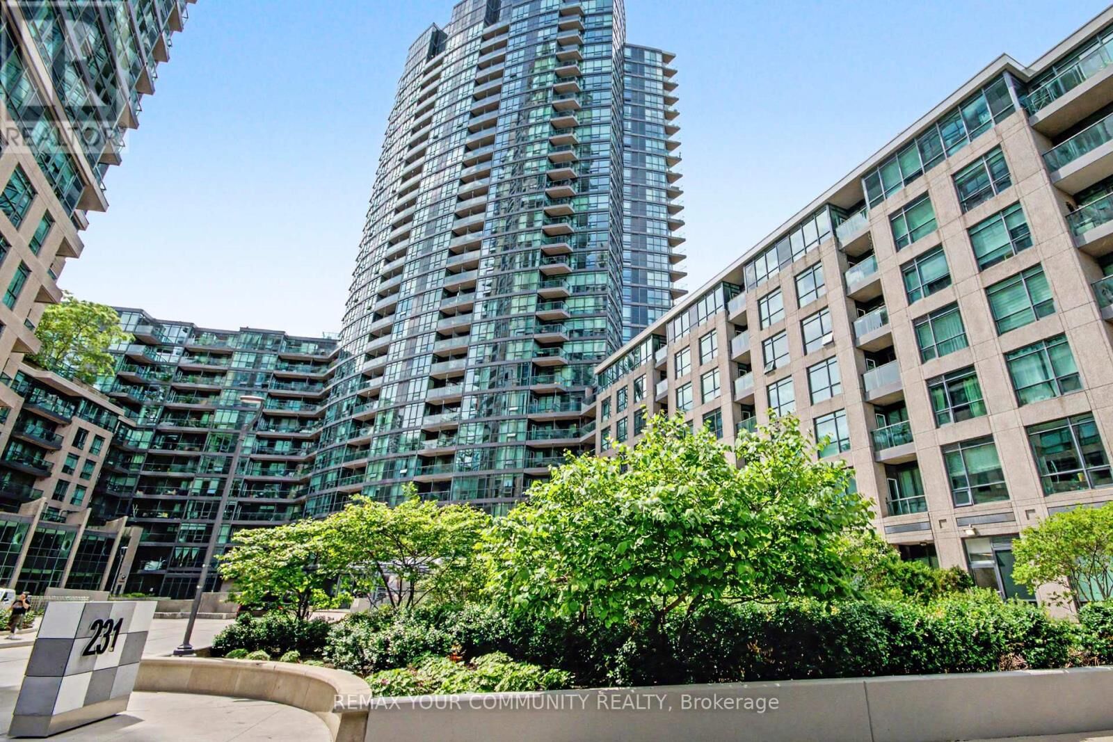 Property Photo:  231 Fort York Boulevard 219  ON M5V 1B2 