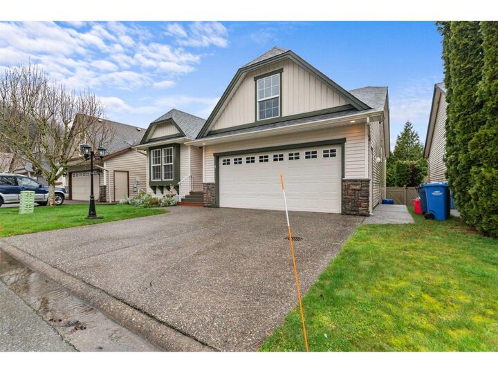 Property Photo:  349 Walnut Avenue 9  BC V0M 1K0 