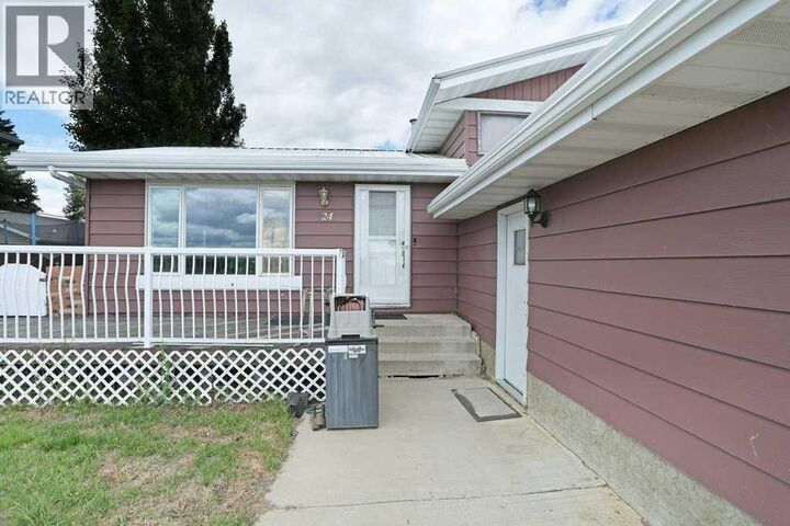 Property Photo:  24 Lake Stafford Drive East  AB T1R 0P4 
