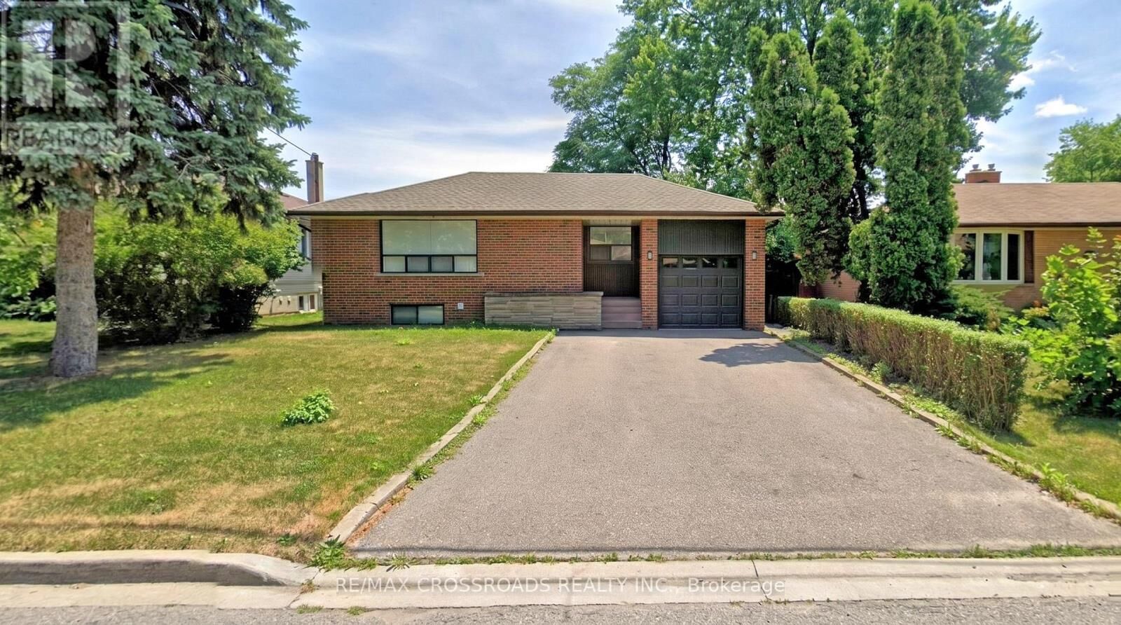 Property Photo: 186 Driscoll Road Lower ON L4C 4H7