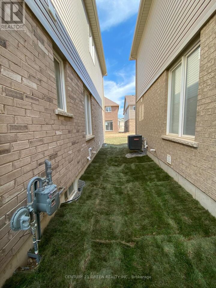 Property Photo: 3 Munro Circle ON N3T 0R1