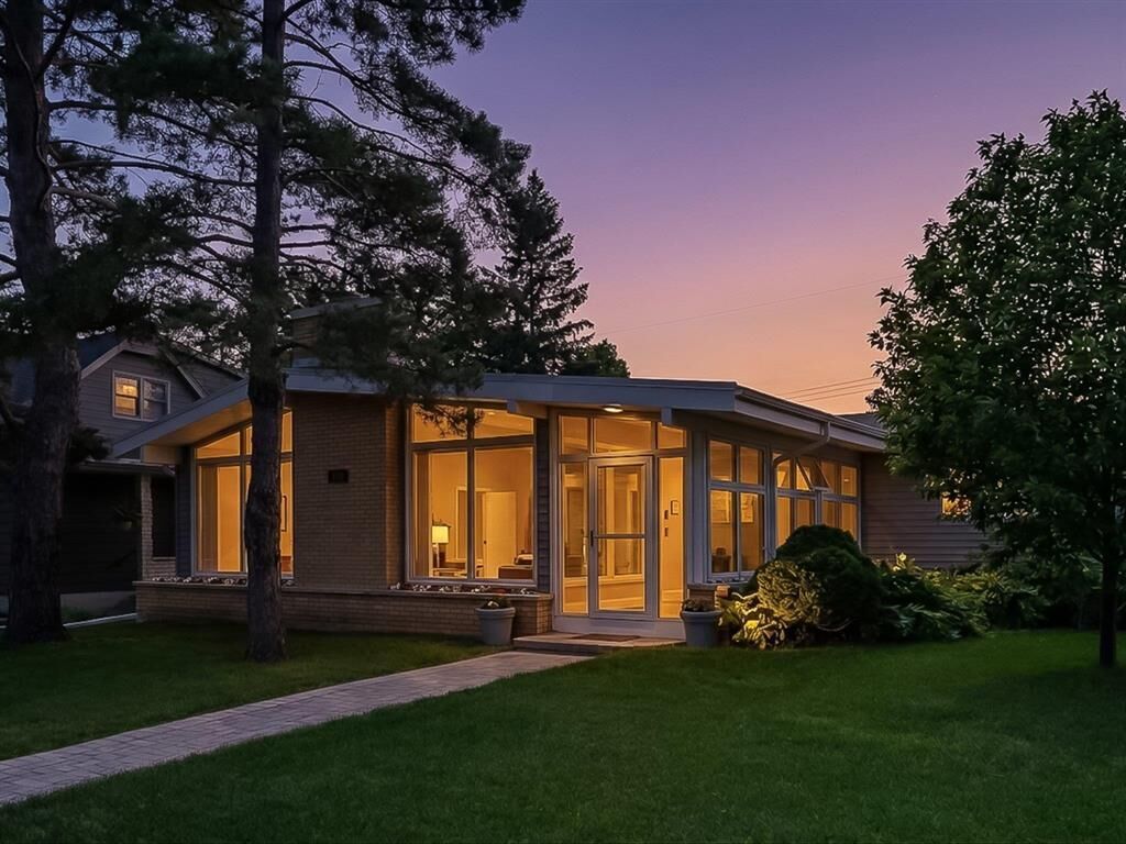 Photo de la propriété:  739 Elm Street  MB R3M 3N8 
