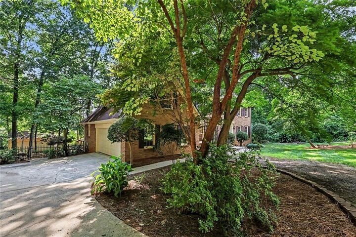 Property Photo:  1903 Colony Oaks Drive  GA 30078 