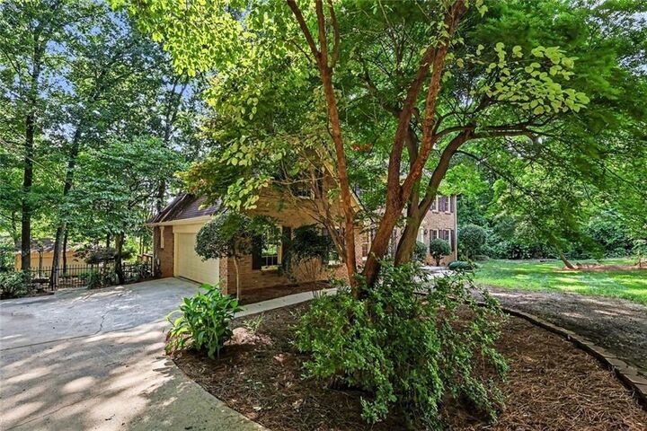 Property Photo:  1903 Colony Oaks Drive  GA 30078 