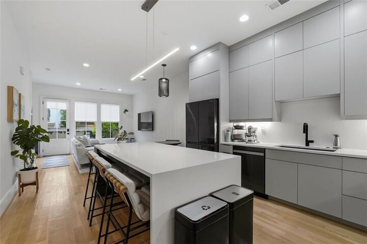 Property Photo:  677 Exchange Street SE  GA 30315 