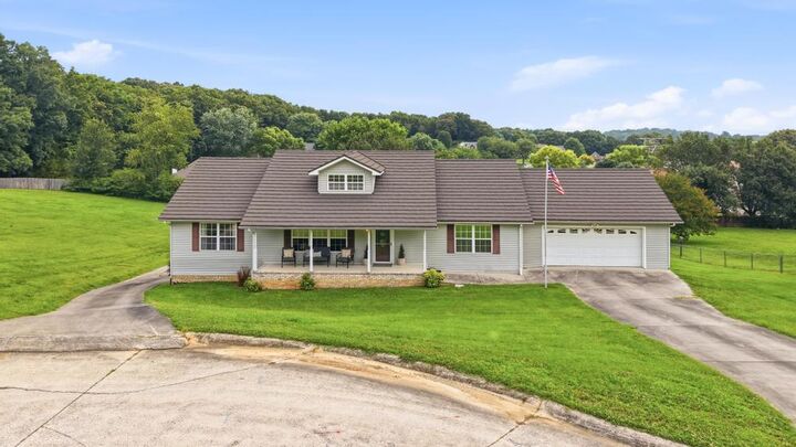 Property Photo:  204 Rosewood Drive NE  TN 37312 