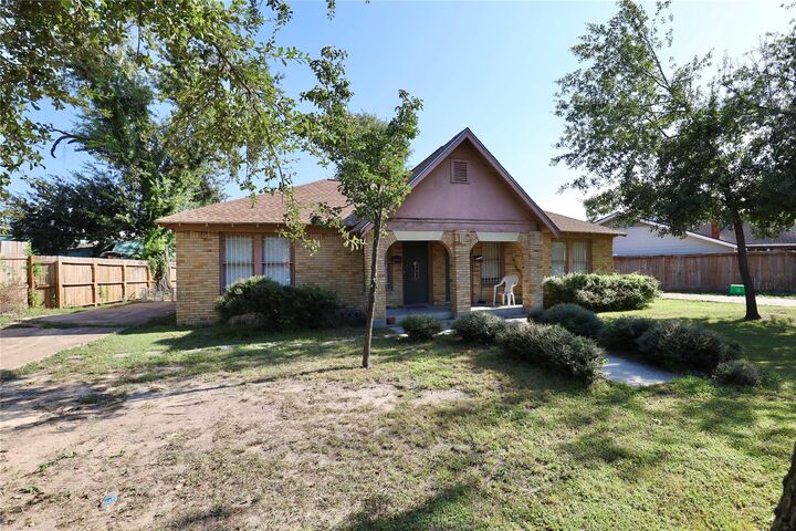 Property Photo:  1125 Usener Street  TX 77009 