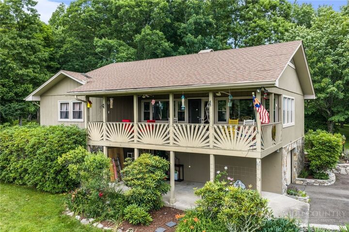 Property Photo: 711 Linhigh Drive NC 28657
