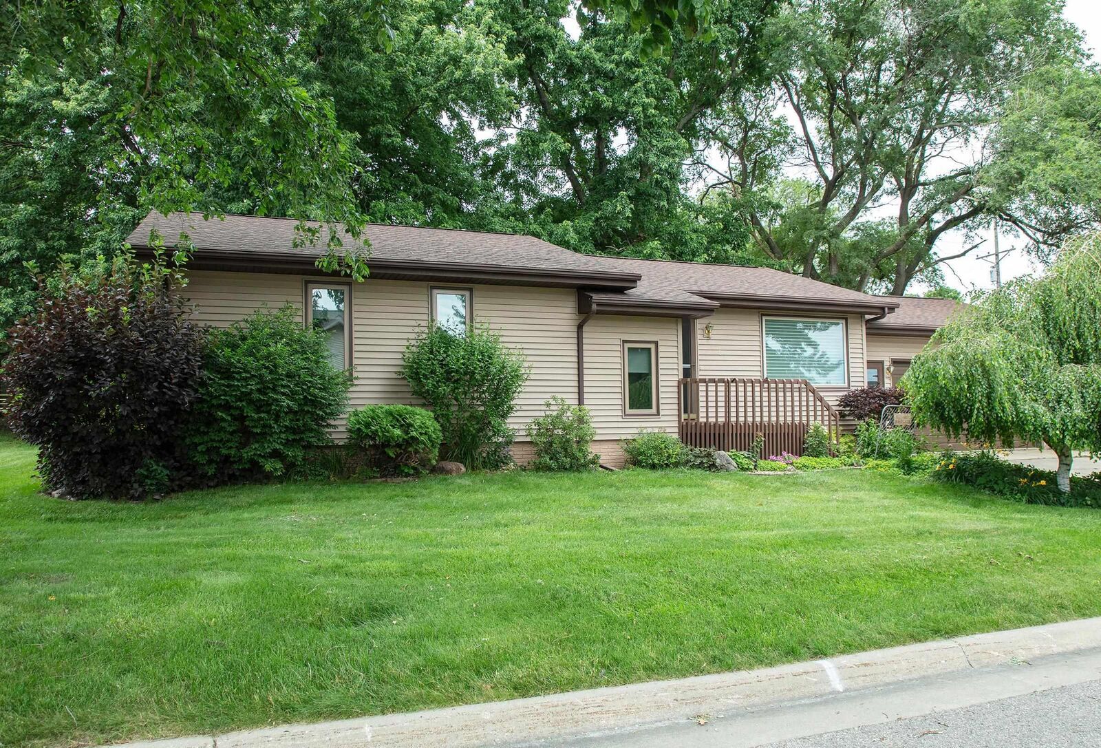 Property Photo:  107 Eastgate Dr  IA 50669 