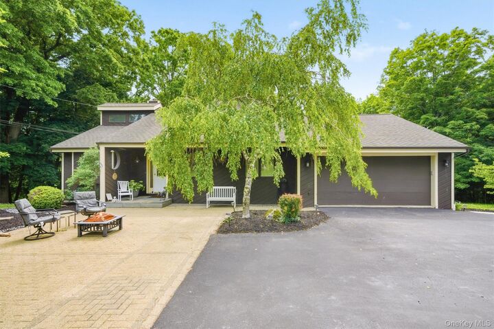 Property Photo:  842 Route 284  NY 10998 