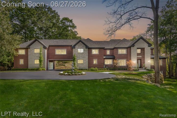 Property Photo:  5029 Forest Valley Drive  MI 48348 3491 