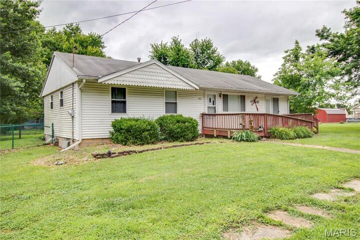 Property Photo: 402 N Wood Street IL 62262