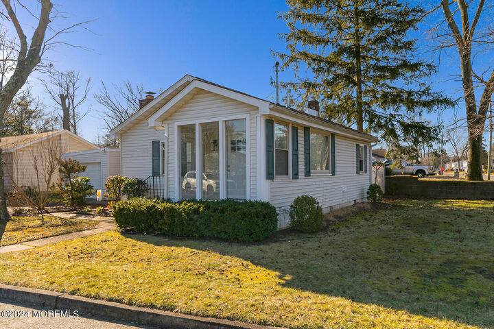 Property Photo:  
