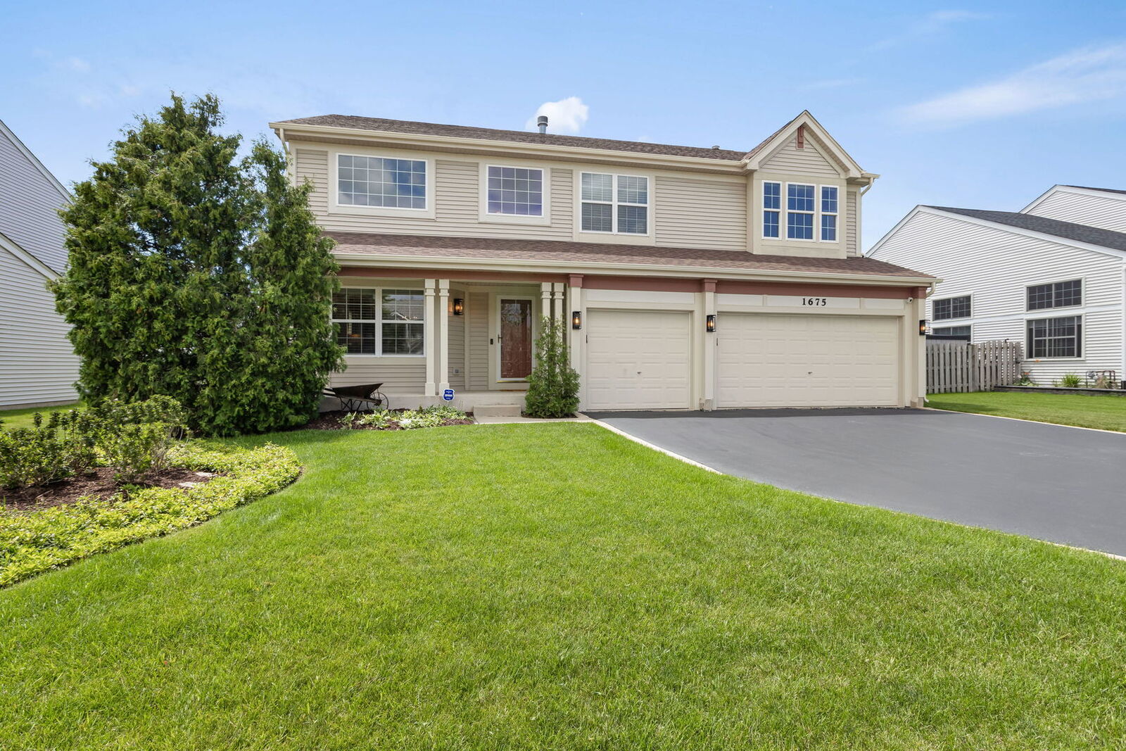 Property Photo: 1675 Seaton Lane IL 60123