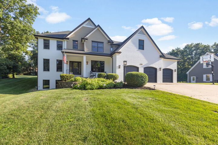 Property Photo:  720 Saddle Ridge  IL 60012 