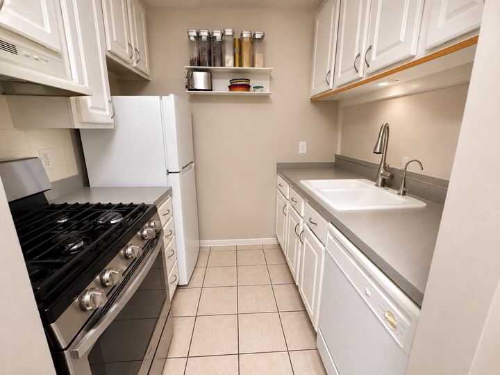 Property Photo: 1855 Tall Oaks Drive 1305 IL 60505