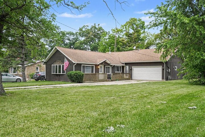 Property Photo: 26330 W Grapevine Avenue IL 60002