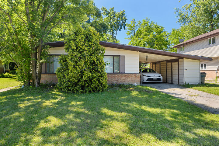 Property Photo:  329 Somonauk Street  IL 60466 