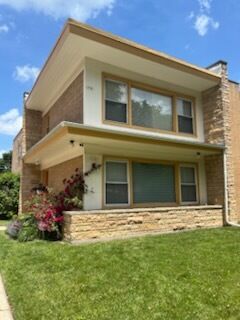 Property Photo: 1721 Monroe Street 2 IL 60202