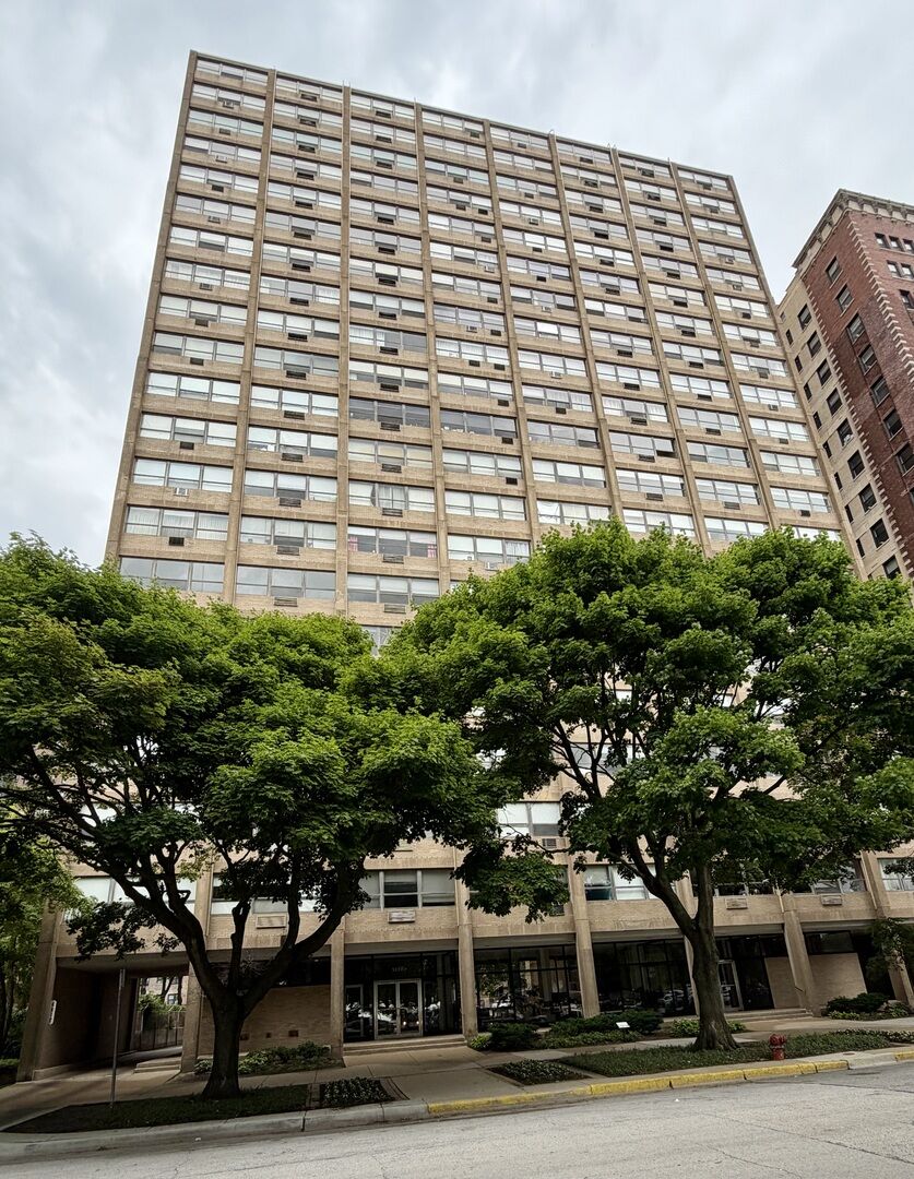 Property Photo: 5530 S South Shore Drive 6B IL 60637